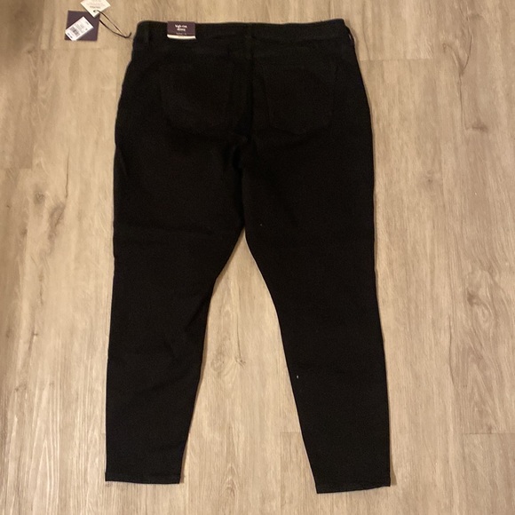 Black Comfort Waist Skinny Jeans - Picture 2 of 3